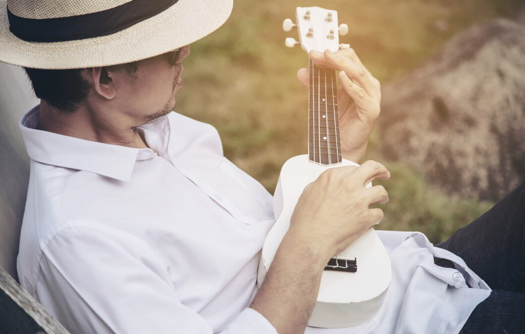 lær at spille ukulele